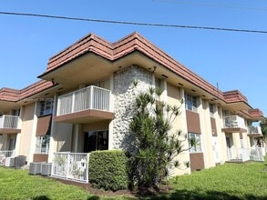 Building Photo - 7711 SW 56th St