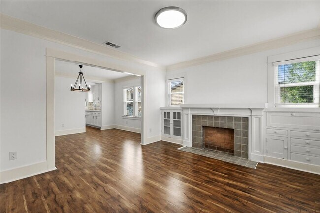 Foto del edificio - Charming 3-Bedroom Craftsman with Modern U...