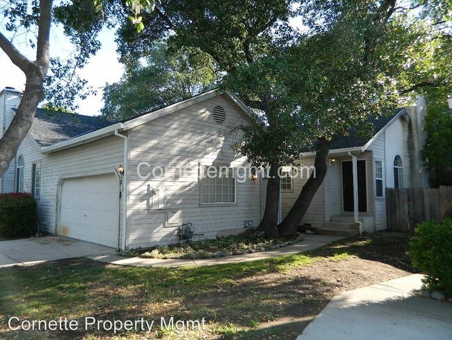 Building Photo - 416 Lakeside Way