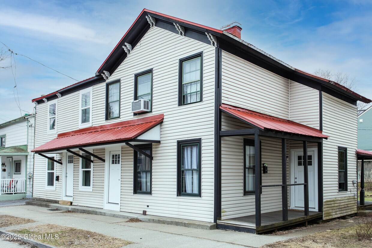 53 S Franklin St, Saratoga Springs, NY 12866 Townhome Rentals in Saratoga Springs NY