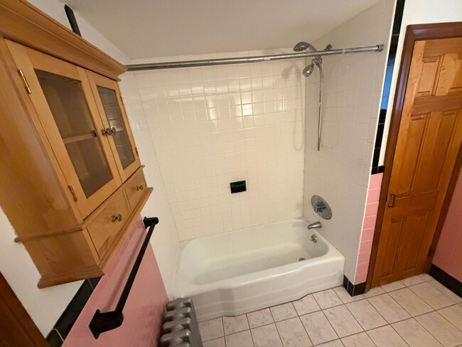 Building Photo - 7 Pearl St