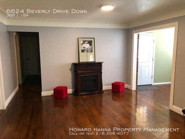 Building Photo - Awesome Parma Hts Down Unit