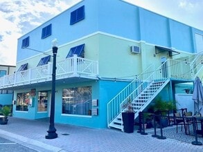 Building Photo - 459 Main St