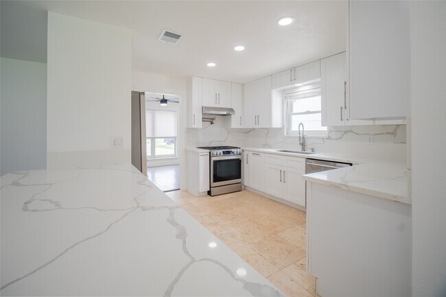 Building Photo - 4815 Caris St