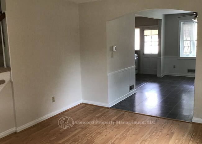 Foto del edificio - 8313 Hillendale Rd