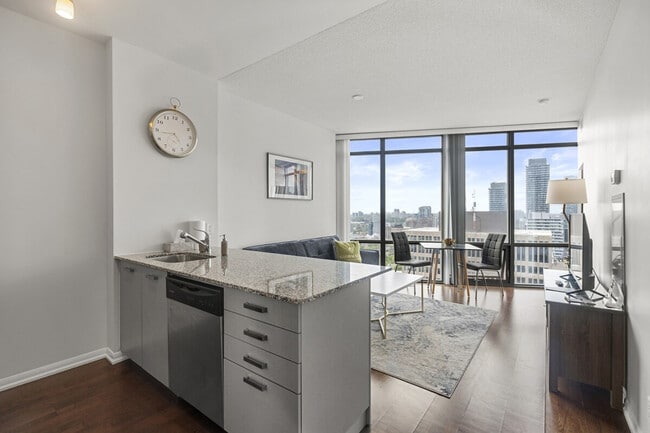 Photo du bâtiment - 790 Bay St.