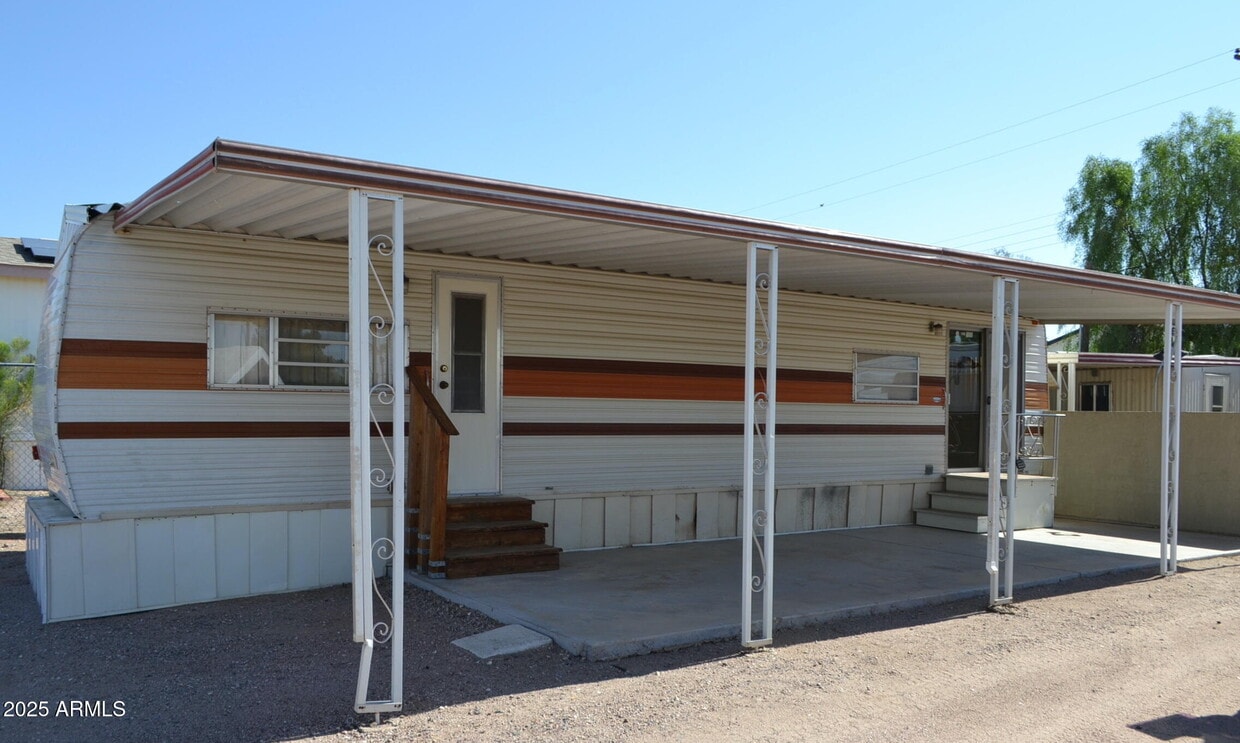 Primary Photo - 677 S Warner Dr