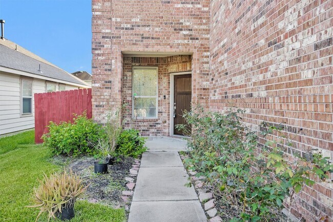 Building Photo - 2730 Donellan Dr