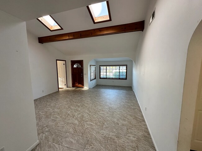 Foto del edificio - Wonderful 4 Bedroom House Coming Available!