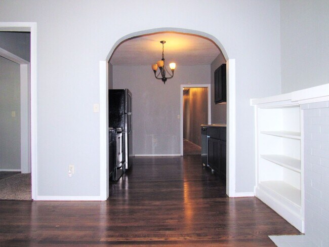 Building Photo - **Move in special** One month free!!