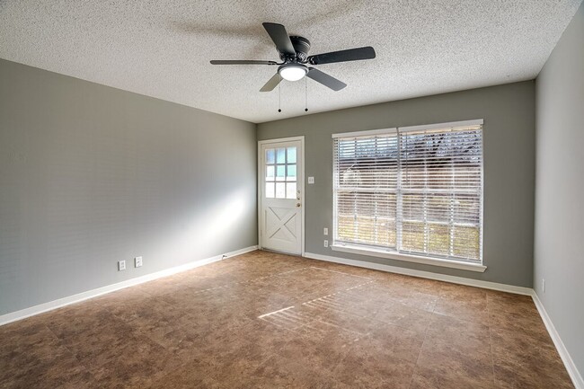 Building Photo - 6702 Esther Dr