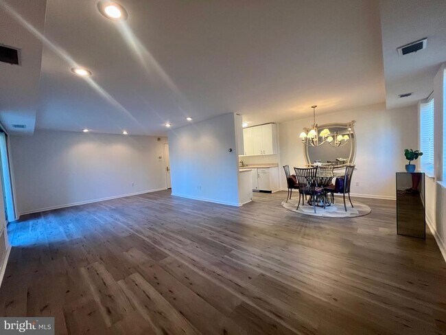 Foto del edificio - 1637 Oakwood Dr