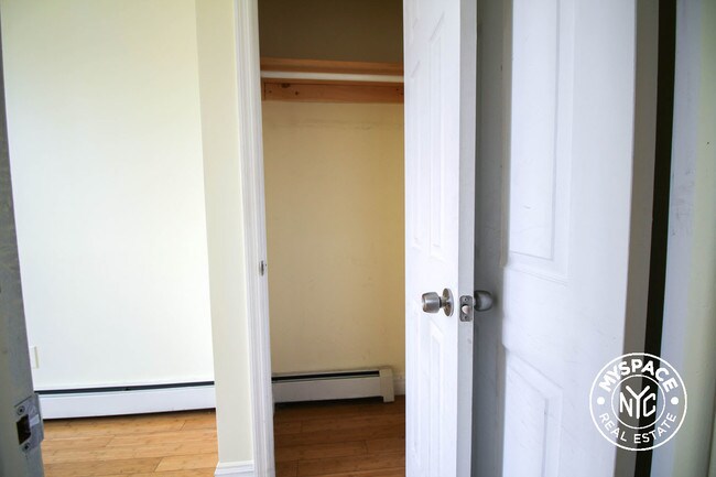Foto del edificio - 172 Covert St