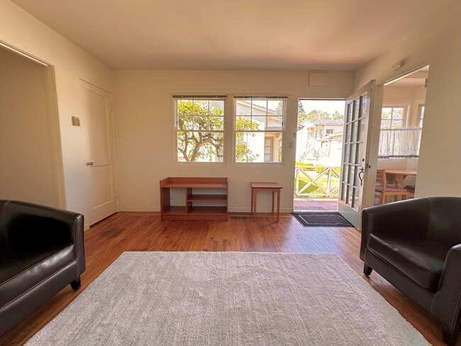 Sala de estar 1 de 2 - 1746 Allston Way