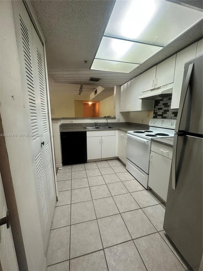 Building Photo - 5011 Wiles Rd