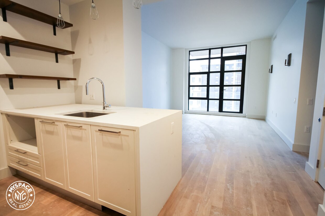 Foto principal - 41-17 28th St