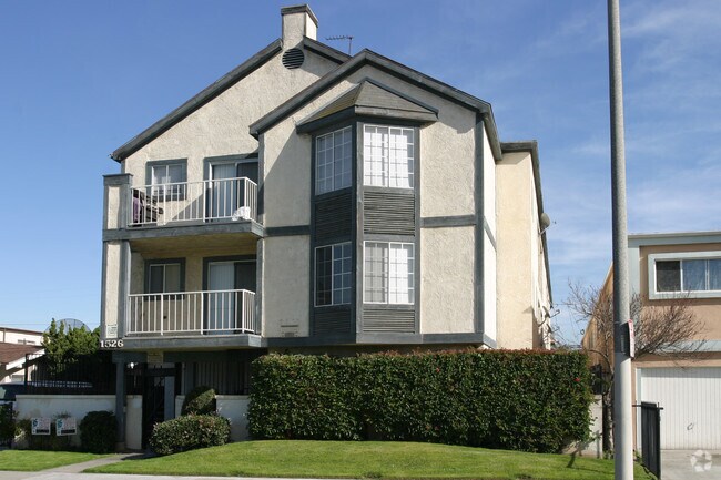 Primary Photo - 1526 Sherman Pl