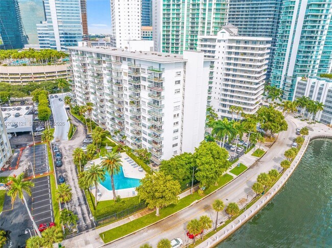 Foto del edificio - 1408 Brickell Bay Dr