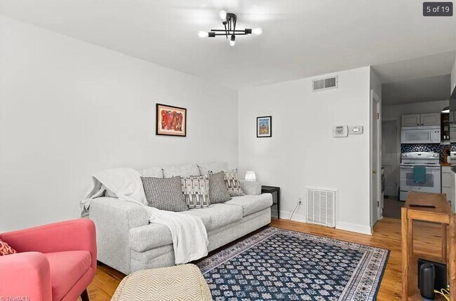 Foto del edificio - 2 bedroom/1.5 bathroom townhome in Ardmore