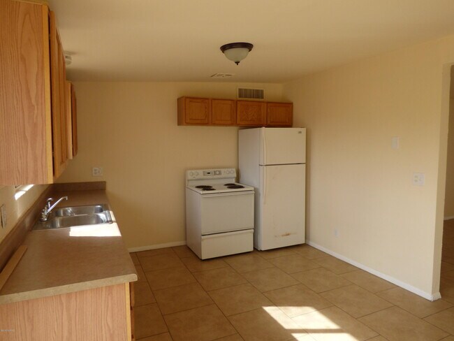 Foto del edificio - 7540 E Poplar St
