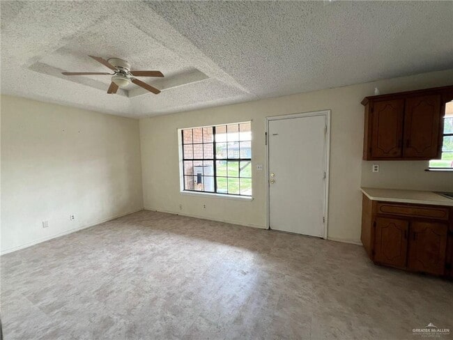 Building Photo - 207 N Cougar St