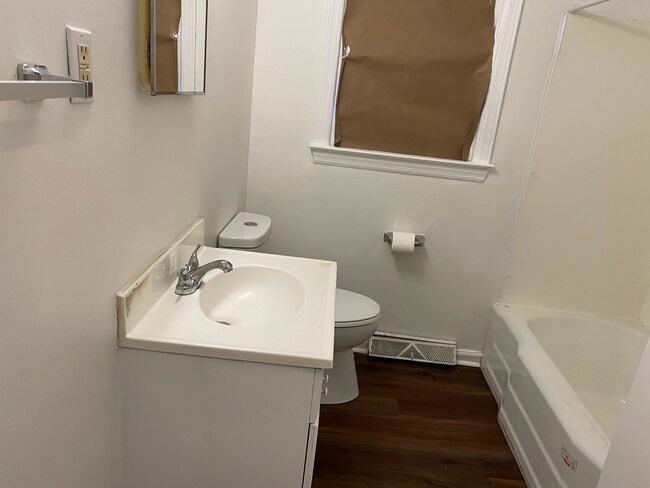 Building Photo - 2117