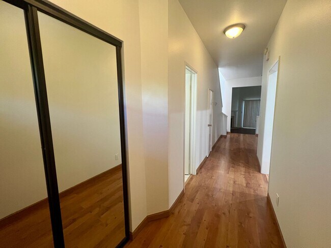 Foto del edificio - Stunning, spacious and large Milpitas cond...