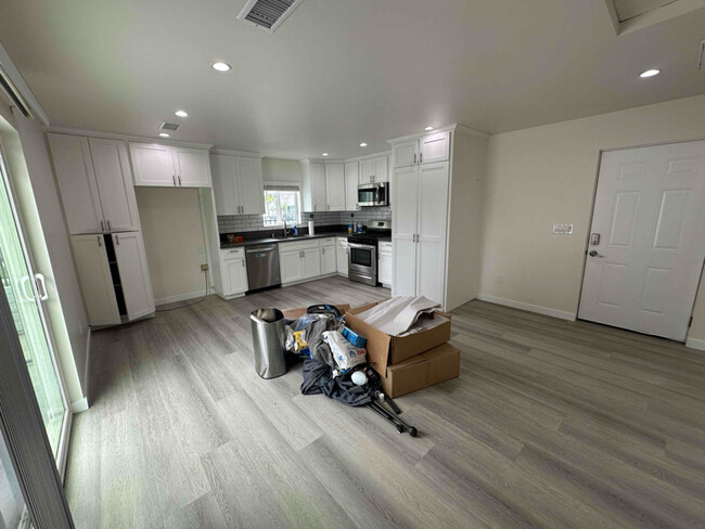 Building Photo - 2110 Gaviota Ave
