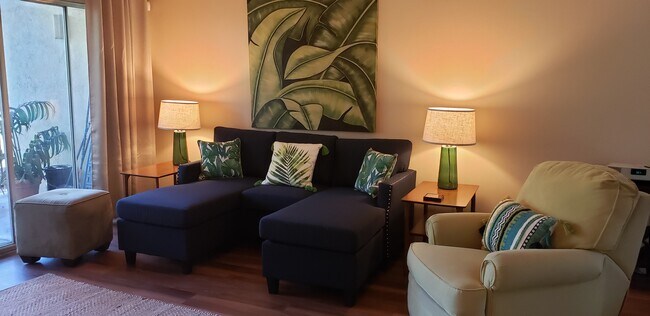 sofá seccional de la sala de estar - 1470 Creekside Dr