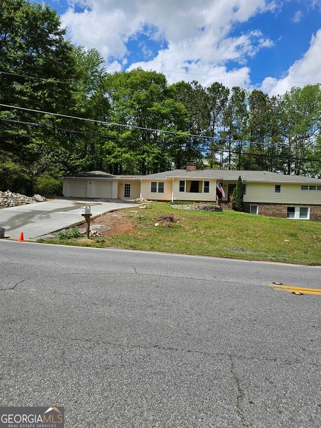 Building Photo - 1865 Pucketts Dr SW