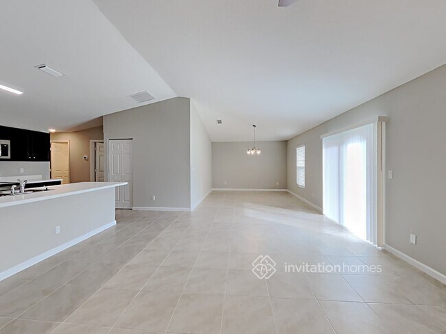 Foto del edificio - 402 NW Kilpatrick Ave
