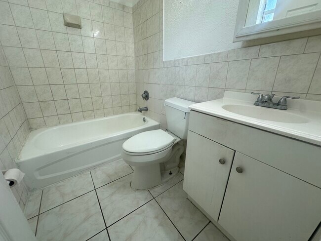 Foto del edificio - 163 NE 76th St