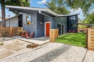 Building Photo - 207 Caney St