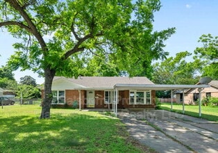 Building Photo - 5601 N Schilder Dr
