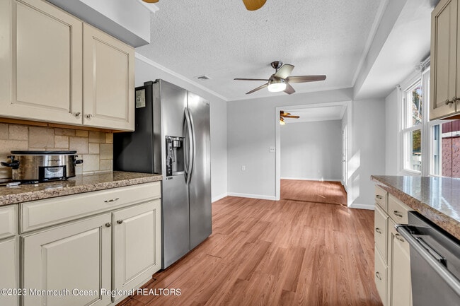Building Photo - 1237 Mizzen Ave
