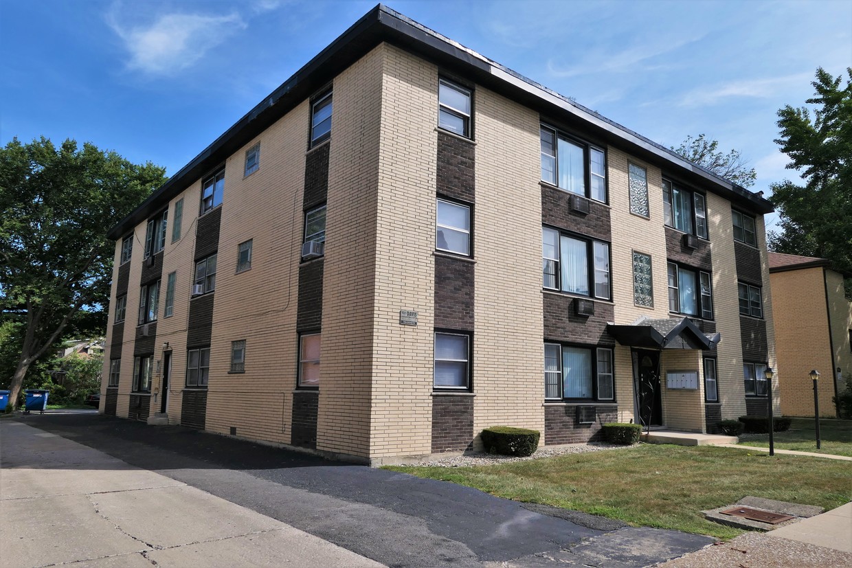 Primary Photo - 2252 W 111th St