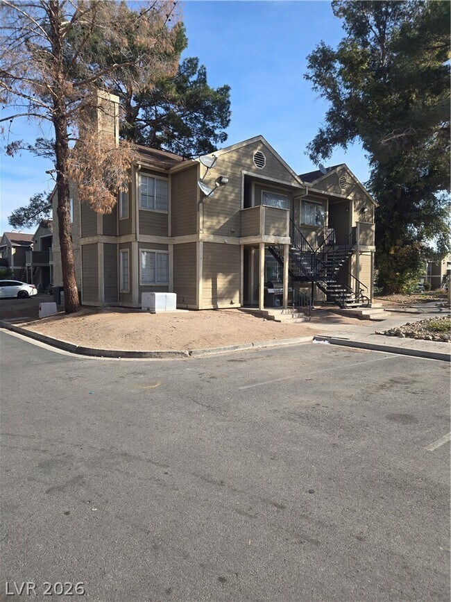 Foto del edificio - 2706 Jennydiane Dr