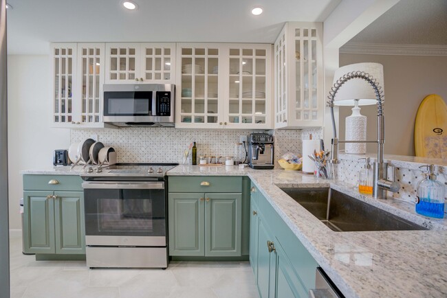 Building Photo - 10680 S Ocean Dr