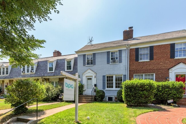 Building Photo - 1710 37th St NW