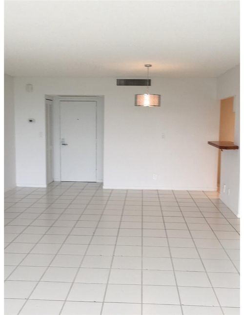Foto del edificio - 780 NE 69th St