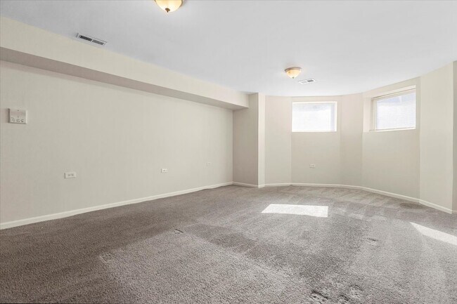 Foto del edificio - 4421 S Prairie Ave