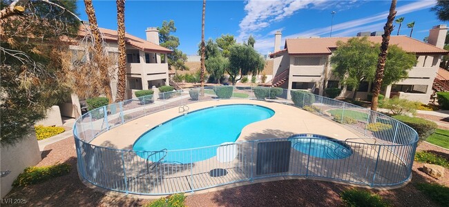 Building Photo - 825 Rock Springs Dr