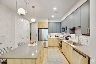 Building Photo - 401 San Jacinto St