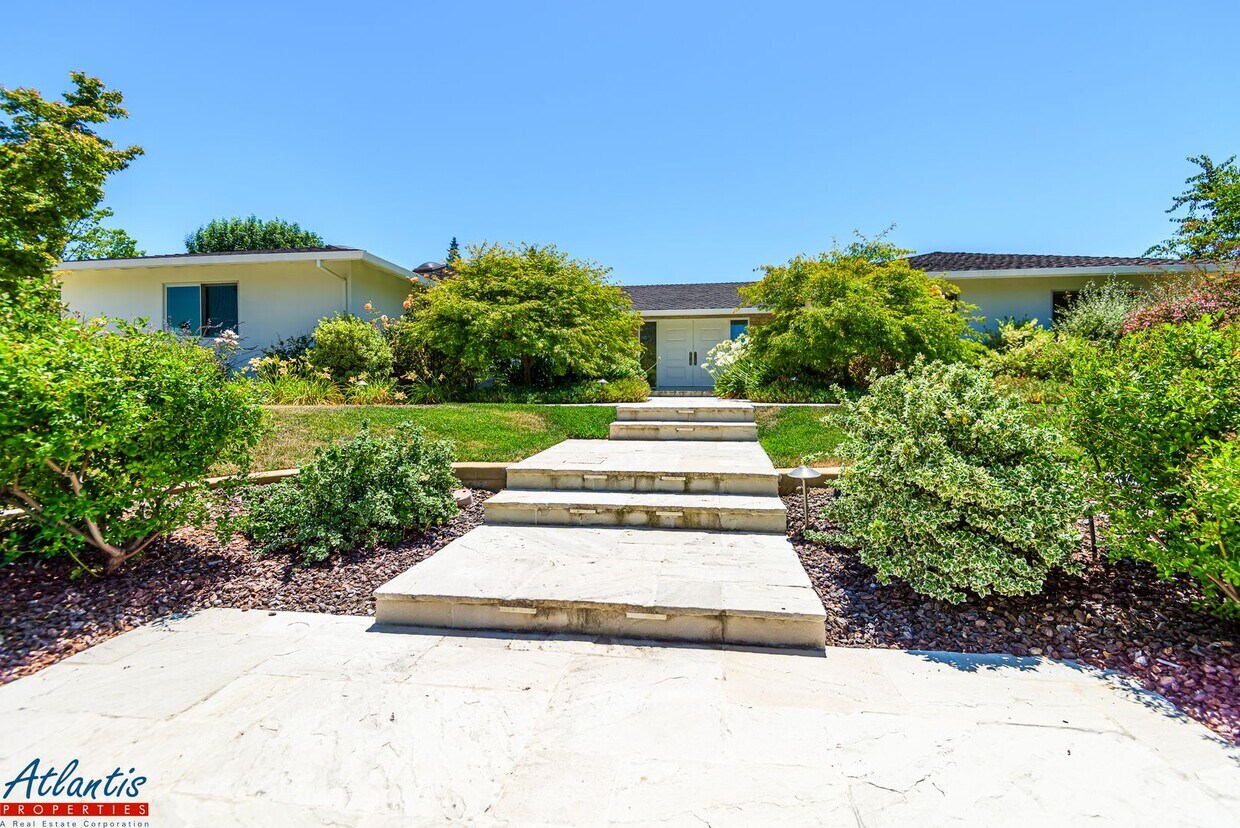 Primary Photo - Stunning & Remodeled Home | Desirable Sara...