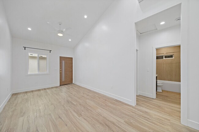Building Photo - 2616 Glendale Blvd