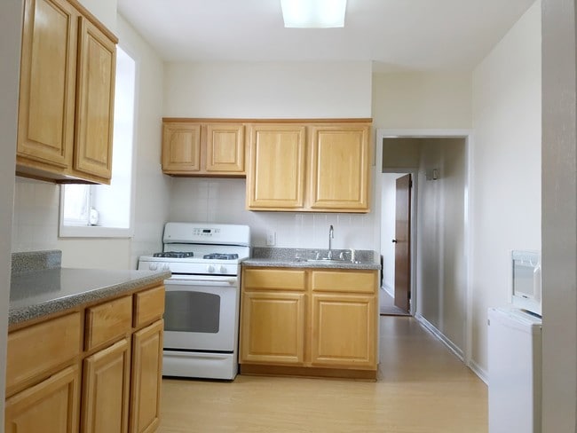 Building Photo - 157 68th St