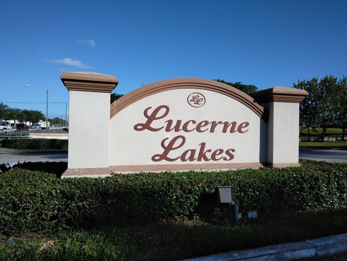 Foto principal - 4575 Lucerne Lakes Blvd W