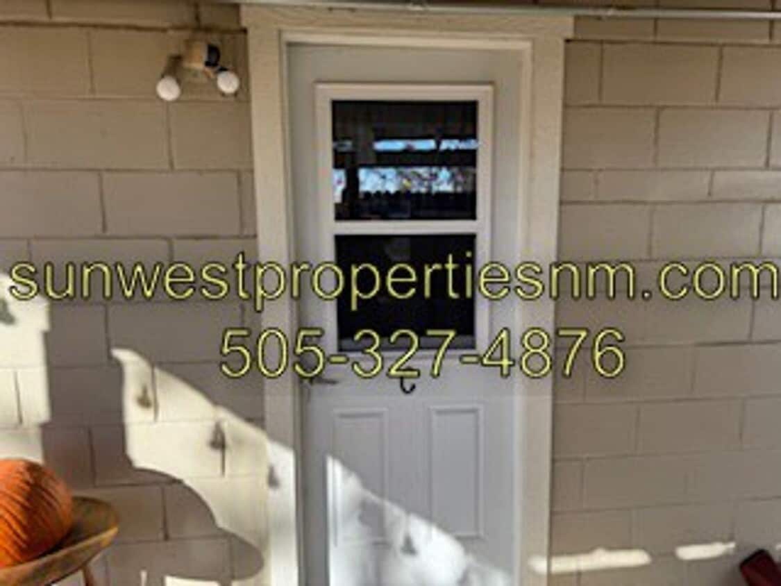 Primary Photo - 318 N Monterey Ave