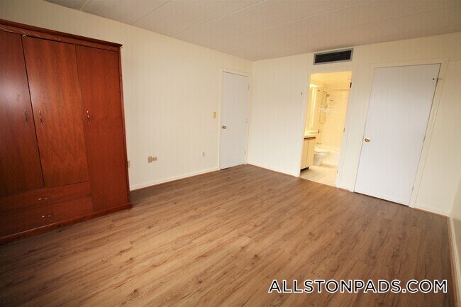 Foto del edificio - 85 Brainerd Rd