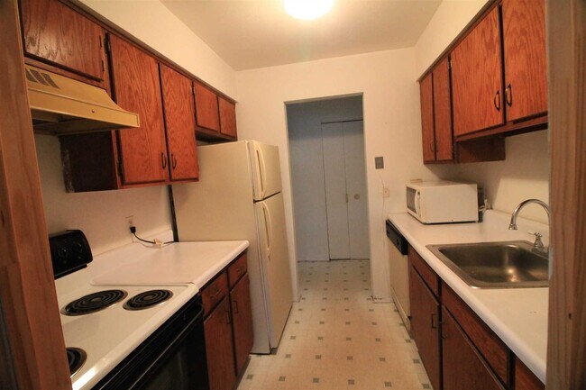 Building Photo - 1009 Cherry Hill Dr